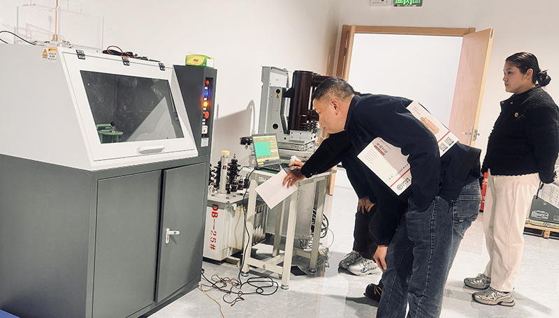 聚焦絕緣材料品質：客戶到訪武漢雷科電力開展擊穿電壓測試交流